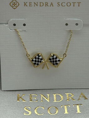 Kendra Scott pendant necklace